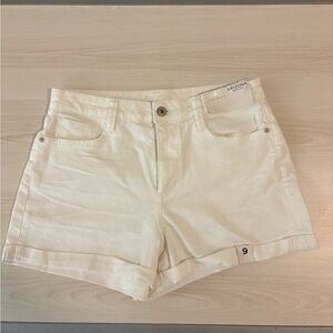 Arizona Jean Company Women's Off-White Jean Shorts